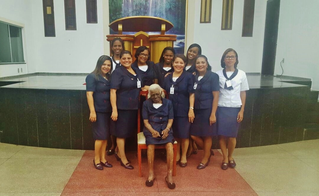 Imagem de capa - Ela tem 104 anos de idade e ainda serve a Deus como obreira